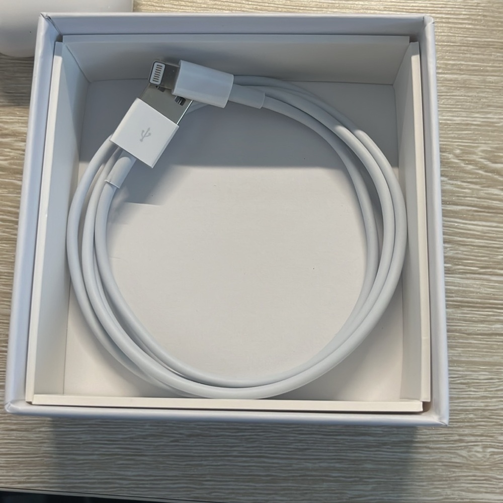 Earbuds - Picture 3 of 3